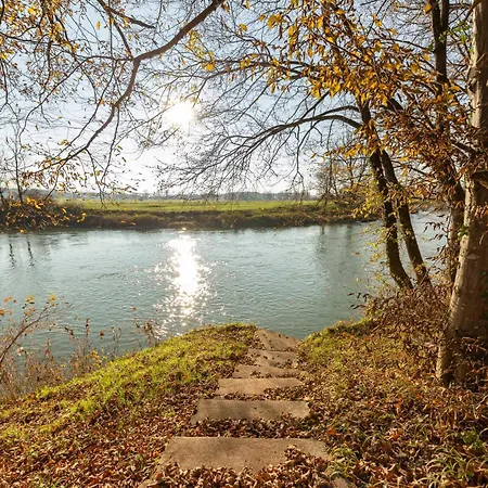 Oddih Ob Krki 아파트 Škocjan