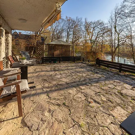 Oddih Ob Krki Škocjan