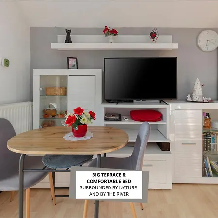 Oddih Ob Krki 아파트 Škocjan