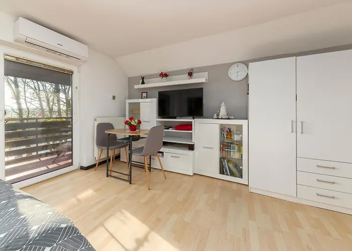 Oddih Ob Krki Skocjan (Skocjan)