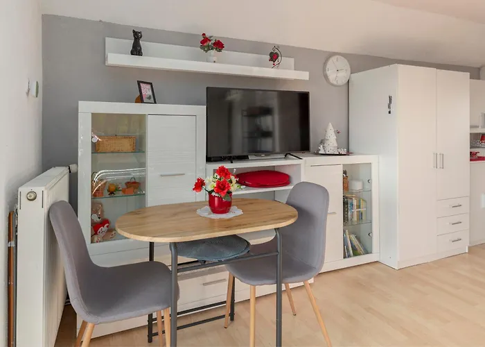 Oddih Ob Krki شقة