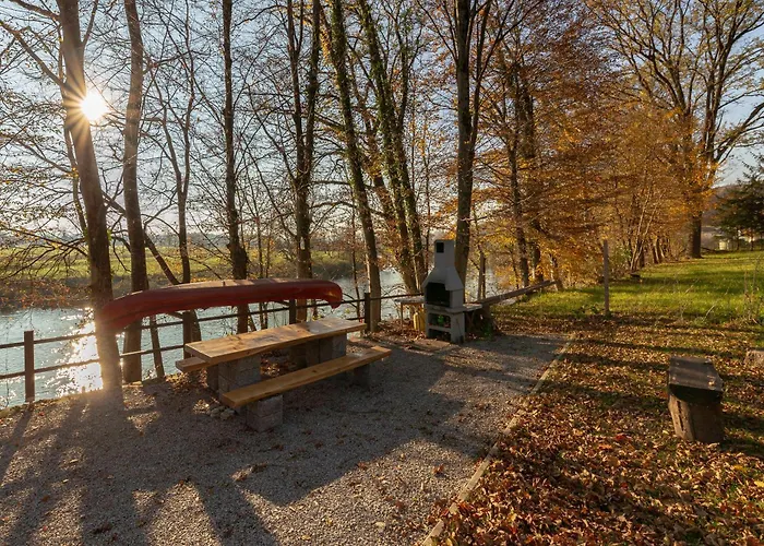 Oddih Ob Krki شقة