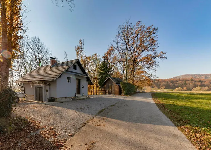 Oddih Ob Krki شقة