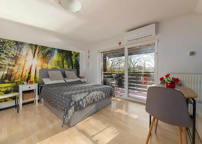 Oddih Ob Krki شقة